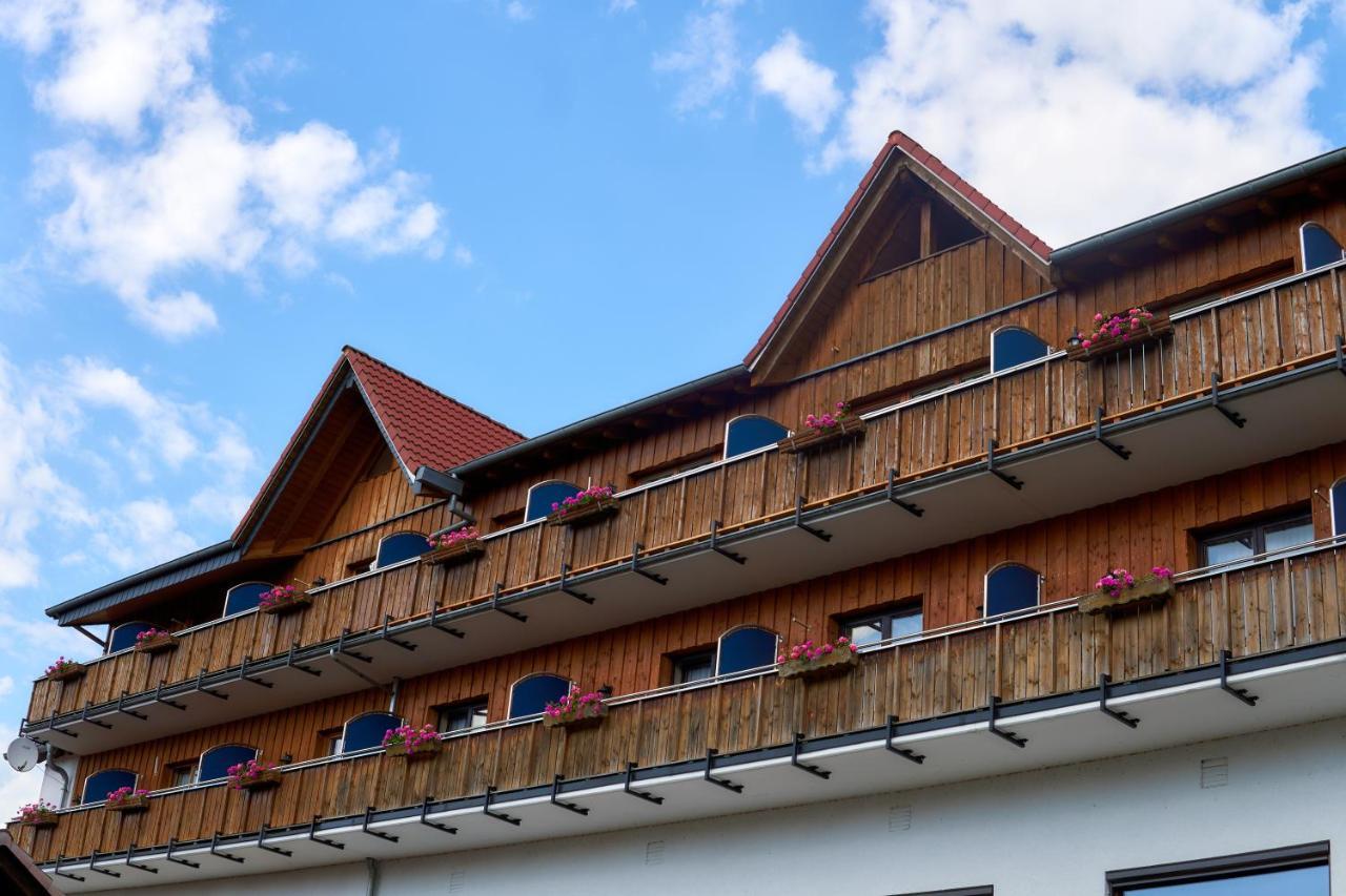 Landgasthof 'Zur Quelle' Wachtersbach Exterior photo